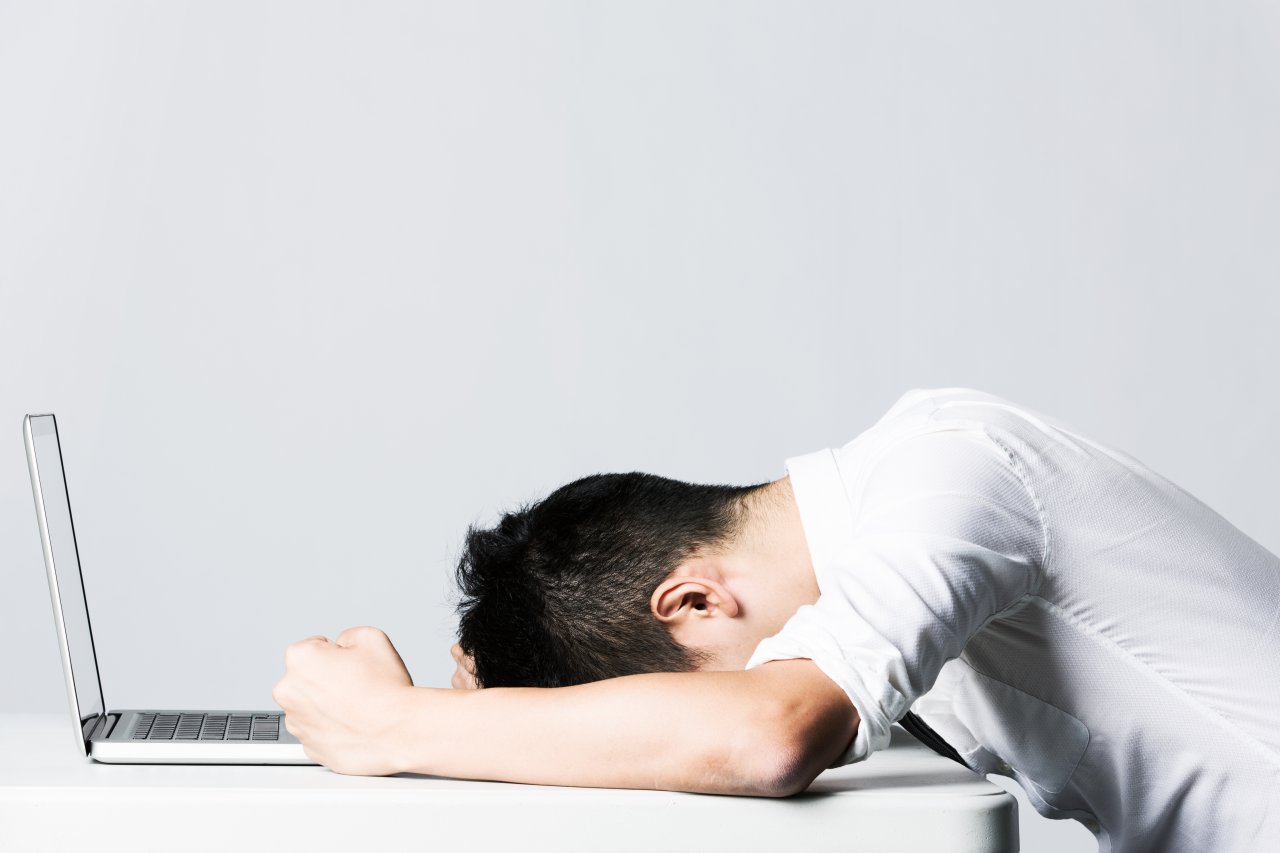 Ch&iacute;n dấu hiệu thể hiện bạn đang c&oacute; t&igrave;nh trạng căn thăng, lo lắng