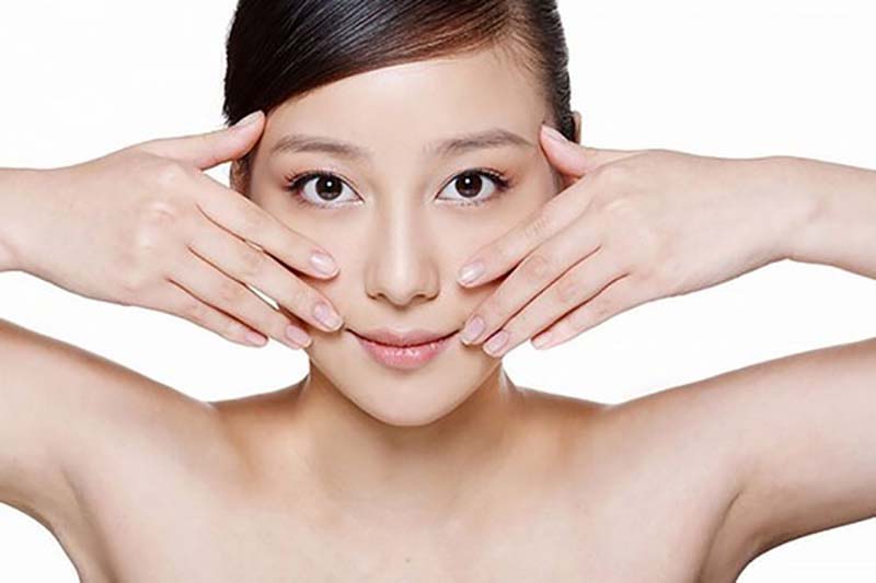 Luyện tập yoga ở mặt c&oacute; thể gi&uacute;p da mịn m&agrave;ng hơn